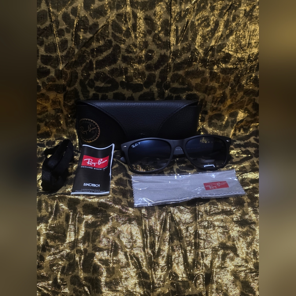 Ray-Ban Black Sunglasses Unisex